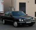 Черный Мерседес Е-Класс, объемом двигателя 2 л и пробегом 250 тыс. км за 5000 $, фото 1 на Automoto.ua
