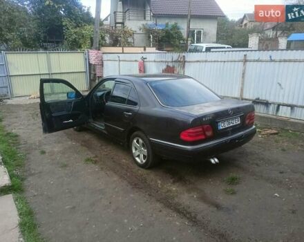 Мерседес Е-Класс 1998 в Черновцах на Automoto.ua Черный Мерседес Е-Класс, объемом двигателя 1.99 л и пробегом 301 тыс. км за 2000 $, фото 5 на Automoto.ua