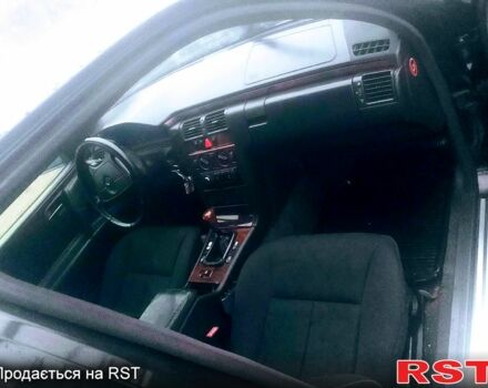 Чорний Мерседес Е-Клас, об'ємом двигуна 2 л та пробігом 300 тис. км за 2300 $, фото 4 на Automoto.ua