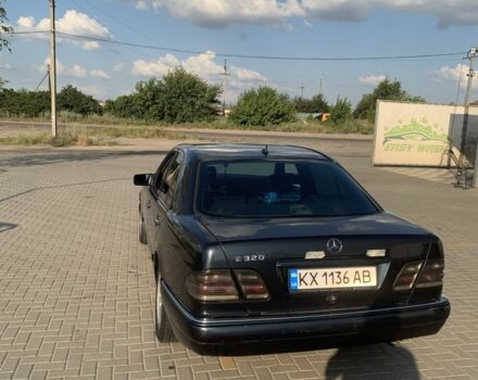 Черный Мерседес Е-Класс, объемом двигателя 3.2 л и пробегом 450 тыс. км за 2700 $, фото 2 на Automoto.ua