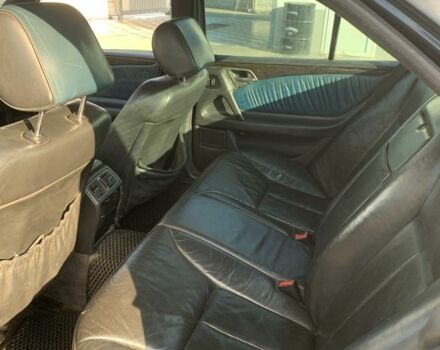 Черный Мерседес Е-Класс, объемом двигателя 3.2 л и пробегом 450 тыс. км за 2700 $, фото 6 на Automoto.ua