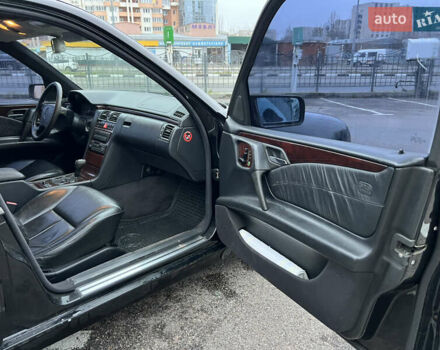 Черный Мерседес Е-Класс, объемом двигателя 3.2 л и пробегом 372 тыс. км за 4500 $, фото 33 на Automoto.ua