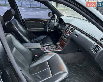 Черный Мерседес Е-Класс, объемом двигателя 3.2 л и пробегом 372 тыс. км за 4500 $, фото 28 на Automoto.ua
