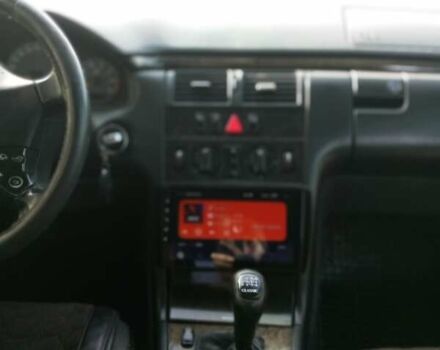 Черный Мерседес Е-Класс, объемом двигателя 2 л и пробегом 250 тыс. км за 3000 $, фото 15 на Automoto.ua