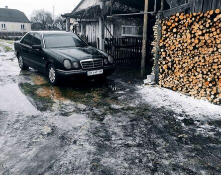 Чорний Мерседес Е-Клас, об'ємом двигуна 2.5 л та пробігом 1 тис. км за 2550 $, фото 3 на Automoto.ua