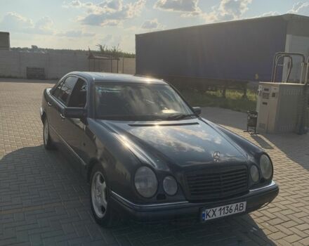 Черный Мерседес Е-Класс, объемом двигателя 3.2 л и пробегом 450 тыс. км за 2700 $, фото 1 на Automoto.ua