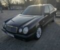Черный Мерседес Е-Класс, объемом двигателя 2 л и пробегом 460 тыс. км за 2000 $, фото 1 на Automoto.ua