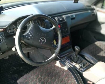 Черный Мерседес Е-Класс, объемом двигателя 2 л и пробегом 250 тыс. км за 3000 $, фото 33 на Automoto.ua