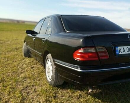 Черный Мерседес Е-Класс, объемом двигателя 2 л и пробегом 250 тыс. км за 3000 $, фото 1 на Automoto.ua