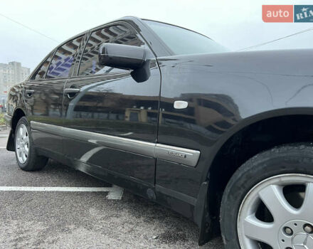 Черный Мерседес Е-Класс, объемом двигателя 3.2 л и пробегом 372 тыс. км за 4500 $, фото 19 на Automoto.ua