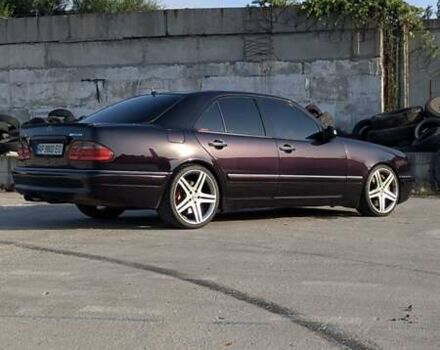 Черный Мерседес Е-Класс, объемом двигателя 5.5 л и пробегом 500 тыс. км за 20000 $, фото 10 на Automoto.ua