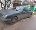 Черный Мерседес Е-Класс, объемом двигателя 2.4 л и пробегом 300 тыс. км за 2300 $, фото 1 на Automoto.ua