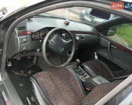 Черный Мерседес Е-Класс, объемом двигателя 2 л и пробегом 280 тыс. км за 2899 $, фото 9 на Automoto.ua