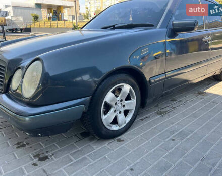 Черный Мерседес Е-Класс, объемом двигателя 2.4 л и пробегом 340 тыс. км за 2600 $, фото 1 на Automoto.ua