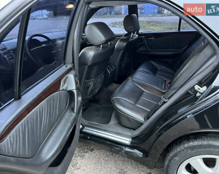 Черный Мерседес Е-Класс, объемом двигателя 3.2 л и пробегом 372 тыс. км за 4500 $, фото 40 на Automoto.ua