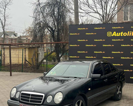 Черный Мерседес Е-Класс, объемом двигателя 2 л и пробегом 307 тыс. км за 4400 $, фото 2 на Automoto.ua