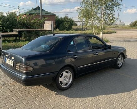 Черный Мерседес Е-Класс, объемом двигателя 3.2 л и пробегом 450 тыс. км за 2700 $, фото 3 на Automoto.ua