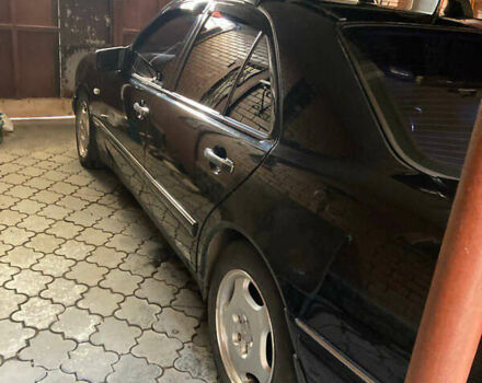 Мерседес Е-Класс 1998 в Харькове на Automoto.ua Черный Мерседес Е-Класс, объемом двигателя 3.2 л и пробегом 400 тыс. км за 5200 $, фото 4 на Automoto.ua