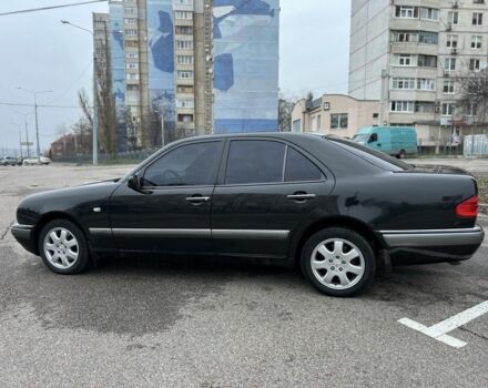 Черный Мерседес Е-Класс, объемом двигателя 3.2 л и пробегом 372 тыс. км за 4500 $, фото 2 на Automoto.ua