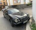 Черный Мерседес Е-Класс, объемом двигателя 3 л и пробегом 370 тыс. км за 2400 $, фото 5 на Automoto.ua