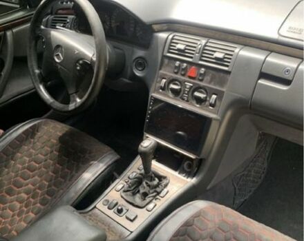 Мерседес Е-Класс 1998 в Белой Церкве на Automoto.ua Черный Мерседес Е-Класс, объемом двигателя 2 л и пробегом 876 тыс. км за 2800 $, фото 5 на Automoto.ua