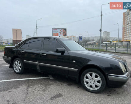 Черный Мерседес Е-Класс, объемом двигателя 3.2 л и пробегом 372 тыс. км за 4500 $, фото 17 на Automoto.ua