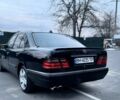 Черный Мерседес Е-Класс, объемом двигателя 4.3 л и пробегом 300 тыс. км за 3450 $, фото 1 на Automoto.ua