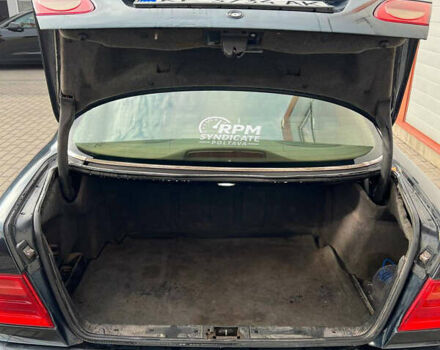 Черный Мерседес Е-Класс, объемом двигателя 4.3 л и пробегом 200 тыс. км за 3999 $, фото 14 на Automoto.ua