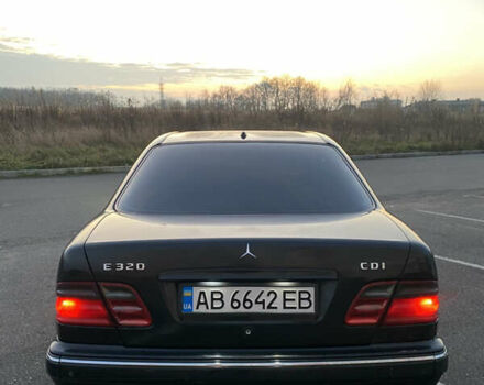 Чорний Мерседес Е-Клас, об'ємом двигуна 3.22 л та пробігом 395 тис. км за 4450 $, фото 4 на Automoto.ua