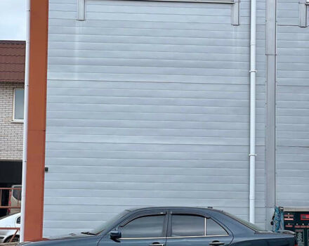 Черный Мерседес Е-Класс, объемом двигателя 4.3 л и пробегом 200 тыс. км за 3999 $, фото 1 на Automoto.ua