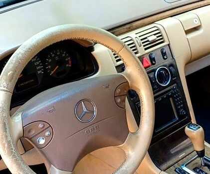 Черный Мерседес Е-Класс, объемом двигателя 3.2 л и пробегом 222 тыс. км за 3222 $, фото 3 на Automoto.ua