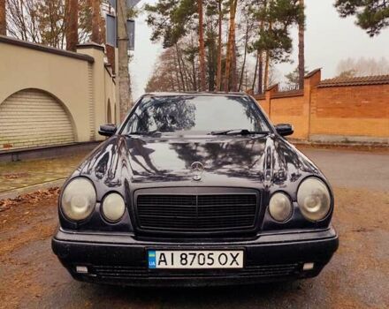 Черный Мерседес Е-Класс, объемом двигателя 2.4 л и пробегом 380 тыс. км за 2999 $, фото 4 на Automoto.ua