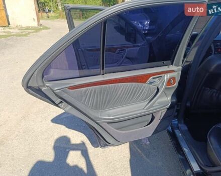 Черный Мерседес Е-Класс, объемом двигателя 2.8 л и пробегом 407 тыс. км за 4400 $, фото 9 на Automoto.ua