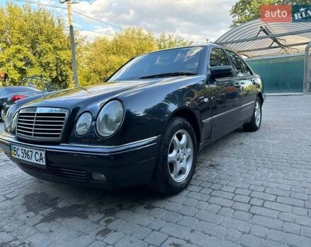 Черный Мерседес Е-Класс, объемом двигателя 2.8 л и пробегом 293 тыс. км за 4000 $, фото 7 на Automoto.ua