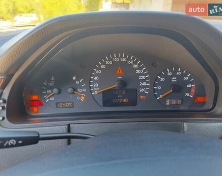 Черный Мерседес Е-Класс, объемом двигателя 2.8 л и пробегом 407 тыс. км за 4400 $, фото 7 на Automoto.ua