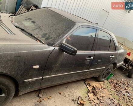 Чорний Мерседес Е-Клас, об'ємом двигуна 2.8 л та пробігом 250 тис. км за 2400 $, фото 1 на Automoto.ua