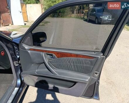 Черный Мерседес Е-Класс, объемом двигателя 2.8 л и пробегом 407 тыс. км за 4400 $, фото 21 на Automoto.ua