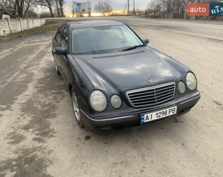 Черный Мерседес Е-Класс, объемом двигателя 2.1 л и пробегом 386 тыс. км за 3600 $, фото 2 на Automoto.ua