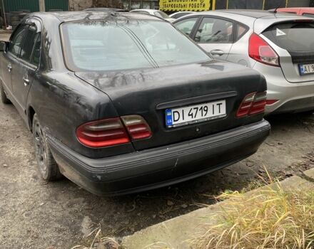 Черный Мерседес Е-Класс, объемом двигателя 2.8 л и пробегом 600 тыс. км за 1500 $, фото 3 на Automoto.ua