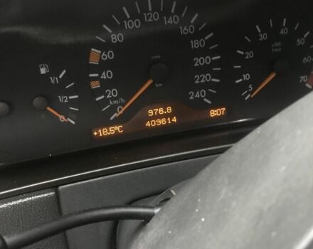 Черный Мерседес Е-Класс, объемом двигателя 2.4 л и пробегом 400 тыс. км за 3300 $, фото 2 на Automoto.ua