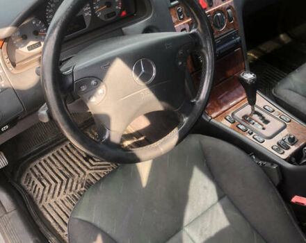 Черный Мерседес Е-Класс, объемом двигателя 2.8 л и пробегом 256 тыс. км за 2999 $, фото 8 на Automoto.ua