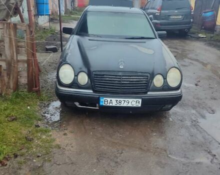 Черный Мерседес Е-Класс, объемом двигателя 2.8 л и пробегом 250 тыс. км за 3500 $, фото 13 на Automoto.ua