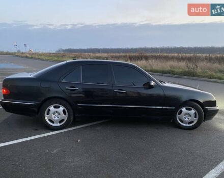 Чорний Мерседес Е-Клас, об'ємом двигуна 3.22 л та пробігом 395 тис. км за 4450 $, фото 6 на Automoto.ua