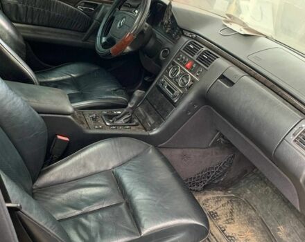 Чорний Мерседес Е-Клас, об'ємом двигуна 0 л та пробігом 280 тис. км за 2500 $, фото 4 на Automoto.ua