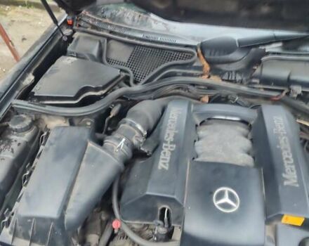 Черный Мерседес Е-Класс, объемом двигателя 2.8 л и пробегом 250 тыс. км за 3500 $, фото 14 на Automoto.ua