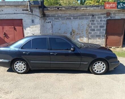 Черный Мерседес Е-Класс, объемом двигателя 2.8 л и пробегом 407 тыс. км за 4400 $, фото 17 на Automoto.ua