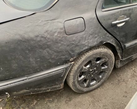 Черный Мерседес Е-Класс, объемом двигателя 2.8 л и пробегом 600 тыс. км за 1500 $, фото 2 на Automoto.ua