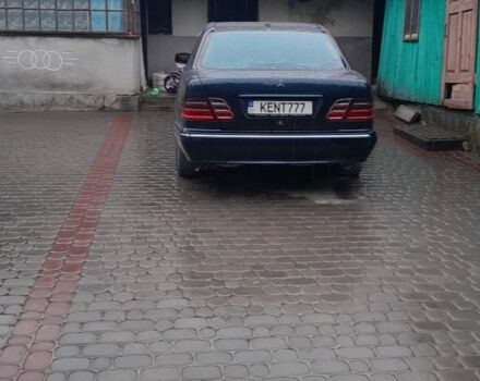 Черный Мерседес Е-Класс, объемом двигателя 4.3 л и пробегом 280 тыс. км за 3600 $, фото 1 на Automoto.ua