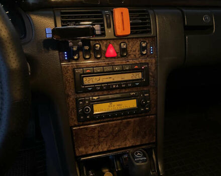 Чорний Мерседес Е-Клас, об'ємом двигуна 3.22 л та пробігом 395 тис. км за 4450 $, фото 12 на Automoto.ua