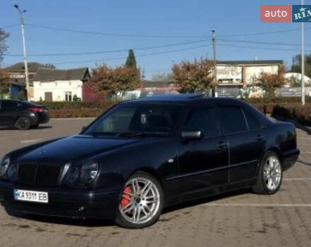 Мерседес Е-Класс 1999 в Киеве на Automoto.ua Черный Мерседес Е-Класс, объемом двигателя 4.3 л и пробегом 300 тыс. км за 3000 $, фото 1 на Automoto.ua